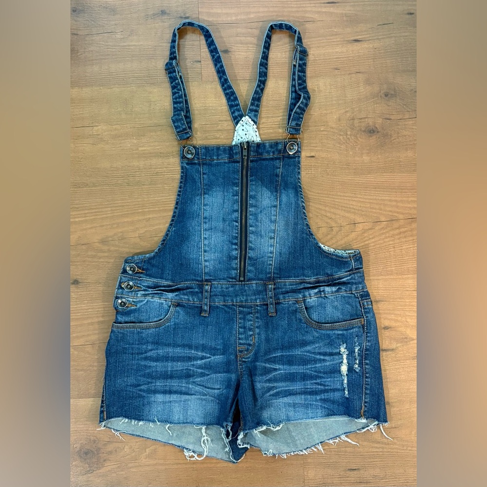 Dollhouse Dark Blue Denim Overall Romper
Color: Blue * Size: 9 ( juniors )